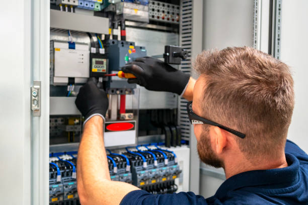 Best Affordable Electrician  in Oak Trail Shores, TX
