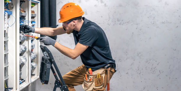 Best Circuit Breaker Repair  in Oak Trail Shores, TX